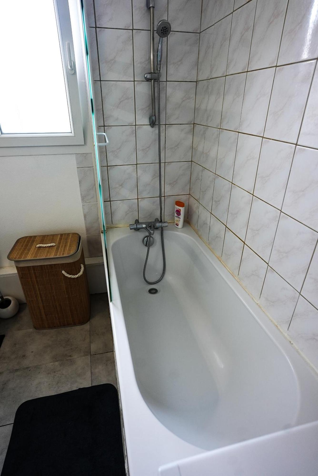 Appartement Temis Et Centre Ville Avec Parking-Wifi 브장송 외부 사진