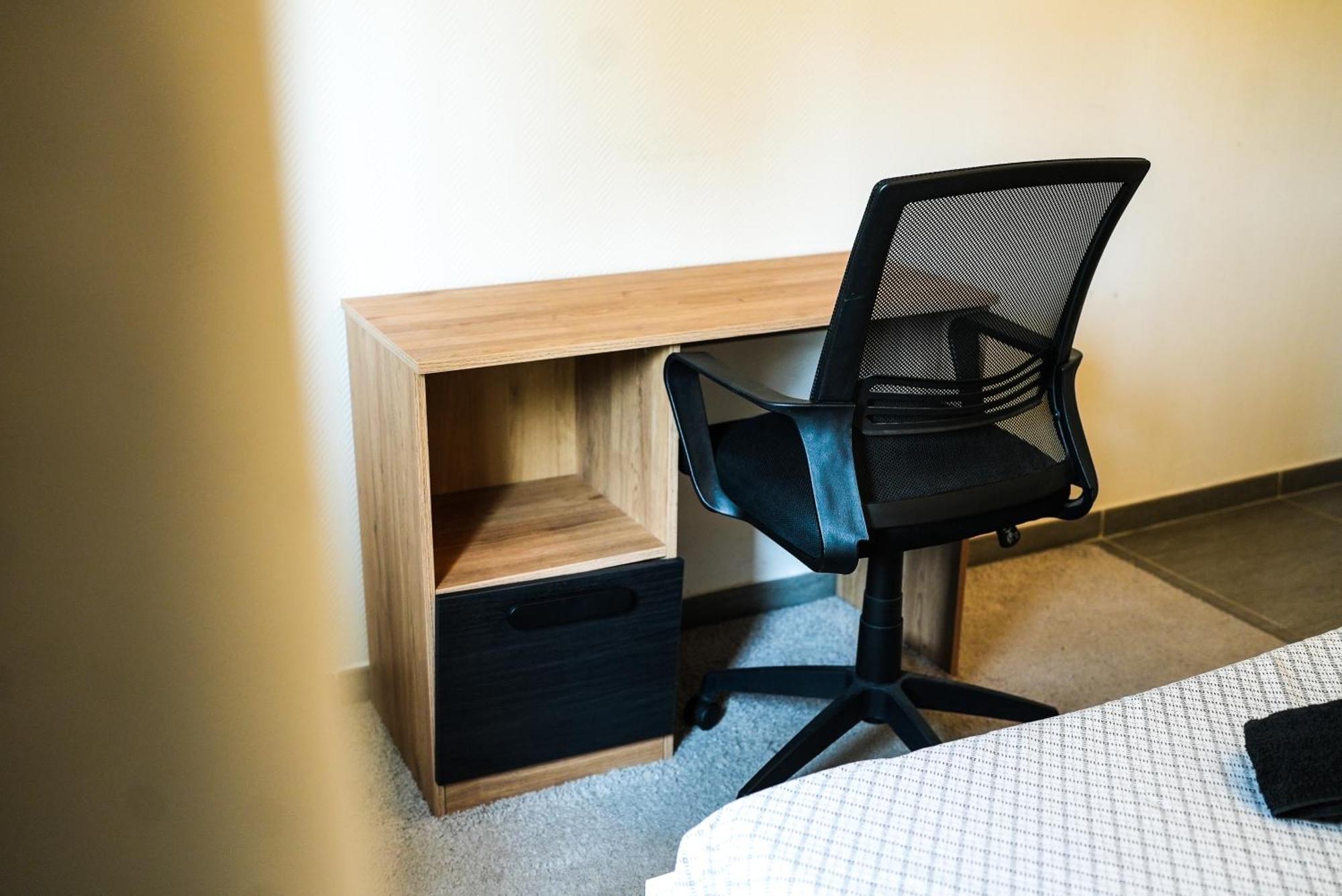 Appartement Temis Et Centre Ville Avec Parking-Wifi 브장송 외부 사진